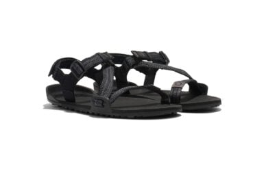 Z-Trail Big Kids youth black sandals, angle view